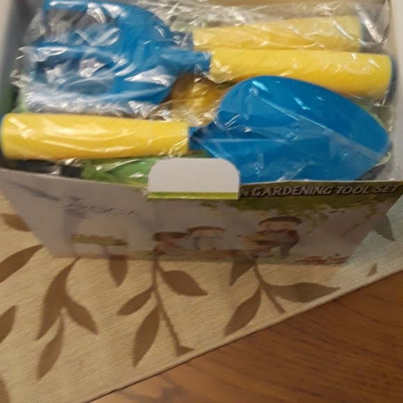 KIDS GARDEN SET - Picture 2 of 6